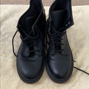 Combat boots